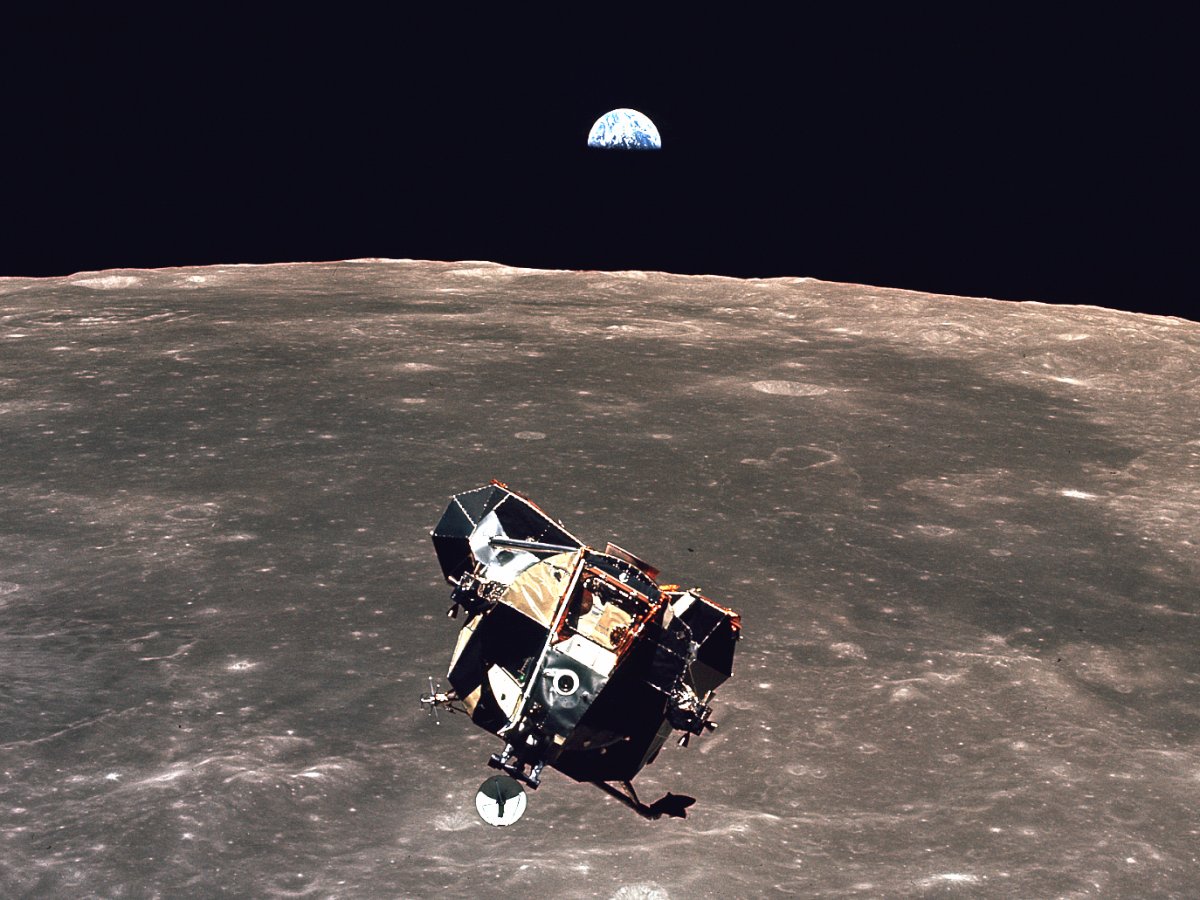 lunar lander returning to apollo 11